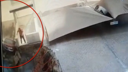 Milagro: Un hombre se salvó del colapso de todo un estacionamiento