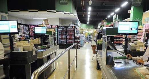 Tres supermercados de Rosario abrirán el domingo y el gobierno anunció que los multará