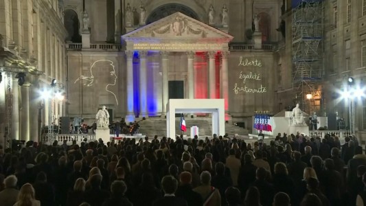 Conmovedor homenaje al profesor degollado por un terrorista islámico