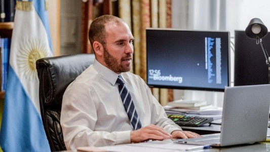 Guzmán dijo que acumular reservas y bajar el déficit será parte del programa con el FMI