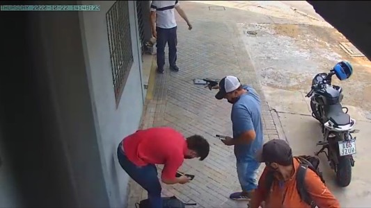 Motochorros le pegan un culatazo al intentar salvar sus documentos