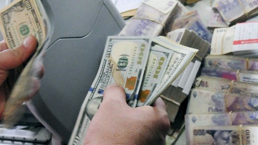 El dólar blue sigue en alza y cotizó  a $ 195