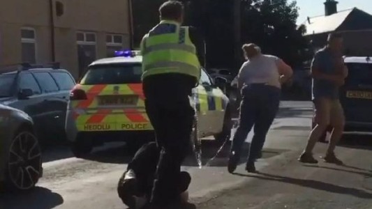 Video: una mujer embarazada perdió a su bebé tras recibir la descarga de una taser por parte de un policía