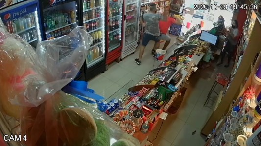 Fue a robar en un Alfa Romeo y le dio un culatazo a su vícitma