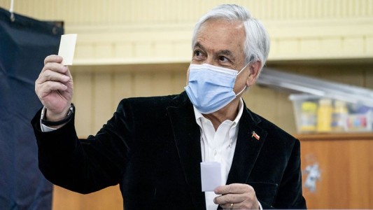 Piñera votó en el plebiscito y llamó a "que vengan todos, porque todas las voces importan"