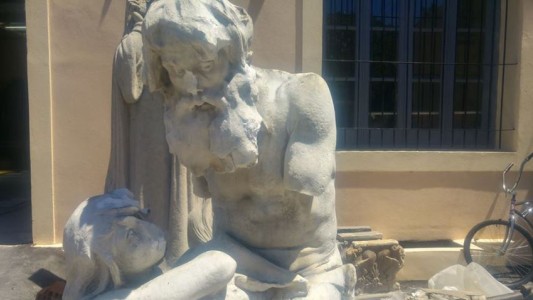 Destrozaron una estatua de Parque Avellaneda valuada en 8 millones de pesos