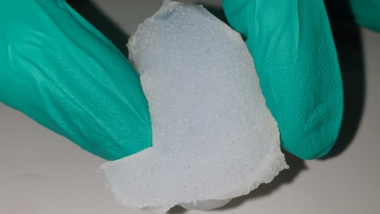 Crearon una lengua humana artificial de silicona