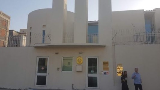 Atacante hiere con un cuchillo a guardia de consulado de Francia en Arabia Saudita