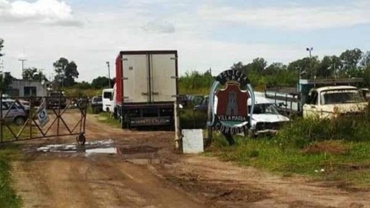 Detienen a dos comisarios en una causa por robo de autopartes de un depósito judicial de Córdoba