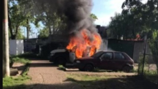 Dos detenidos en un operativo antidrogas en el que prendieron fuego un móvil policial