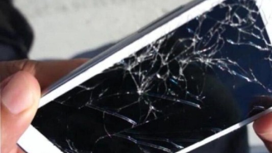 Un chico de 16 años se quitó la vida porque se le rompió el celular que usaba para estudiar