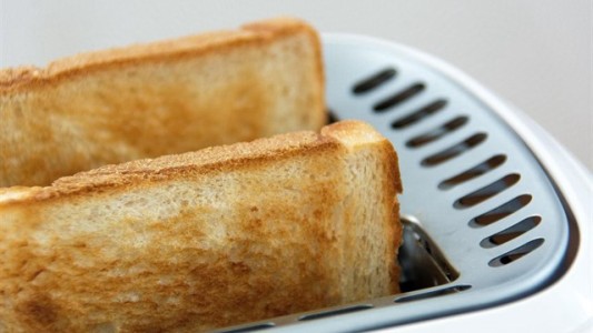 Recomiendan no dorar demasiado las tostadas para evitar el cáncer