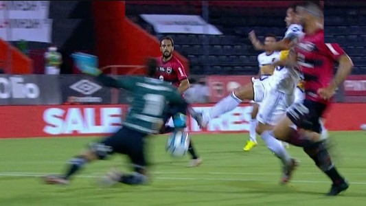 Tevez, sobre la lesión de Aguerre: "Tengo mala suerte con los arqueros de Newell's"