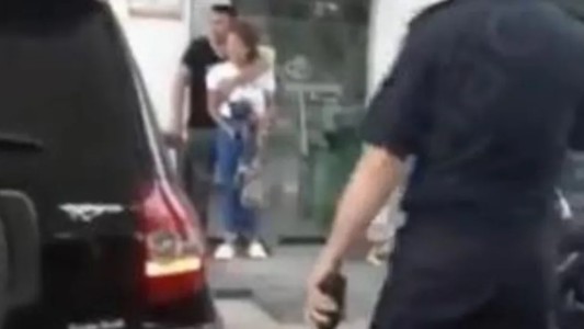 Un hombre tomó de rehén a su novia  y la amenazó con un machete