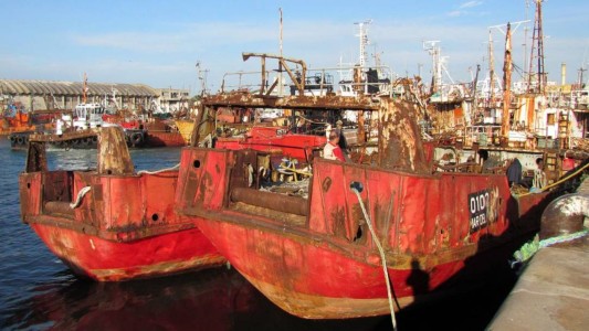 Hundirán en el parque submarino de Mar del Plata un barco inactivo hace diez años en el puerto