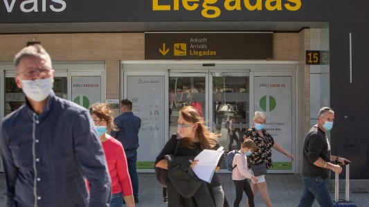 España pedirá PCR negativo a visitantes de "países de riesgo"