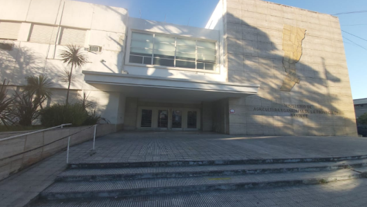 Contratados y empleados de planta del Ministerio de la Producción en estado de alerta en Santa Fe