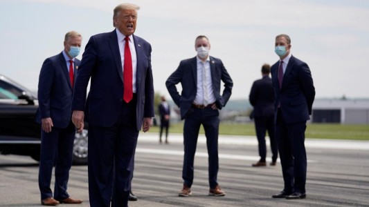 Más de 130 agentes de la custodia de Trump aislados por coronavirus