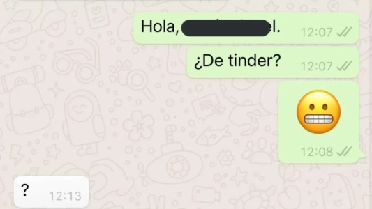 Confundió a un compañero de trabajo con un "crush" de Tinder