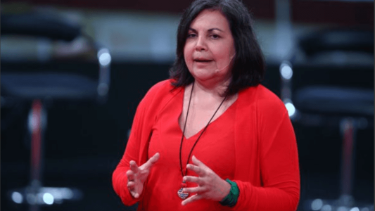 Quién es Rocío Silva Santisteban, la poeta y abogada con chances de ser la primera mujer que presida Perú