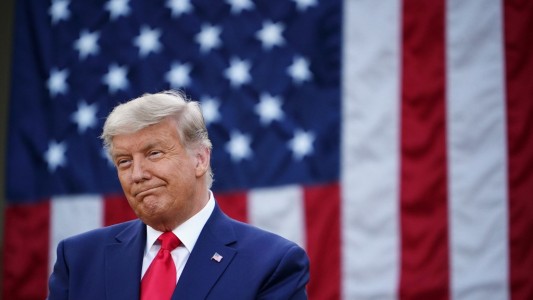 "Bajo mi mando": Trump se atribuye mérito por las vacunas contra el coronavirus