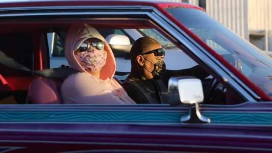 Estados Unidos superó los 11 millones de casos de coronavirus y las autoridades impusieron nuevas restricciones