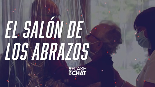 El salón de los abrazos en los geriátricos de Italia para la Navidad #FlashChat