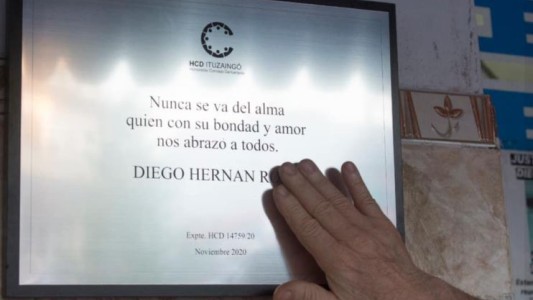 Colocan una placa en homenaje a Diego Roda, comerciante asesinado en Ituzaingó en 2016