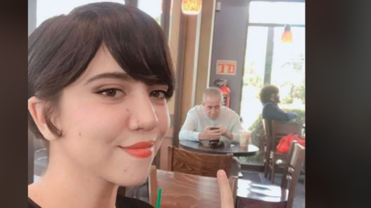 Un padre acompañó a su hija a una cita de Tinder para vigilarla