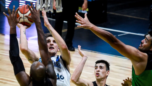 Tras los múltiples casos de Covid en las “burbujas”, se suspende la Liga Nacional de Básquet