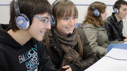 Jóvenes argentinos creen que la educación contribuye a unir a las personas