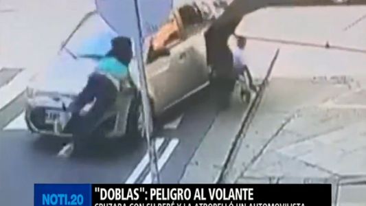 Video: atropellaron a una mujer cuando cruzaba con su bebé