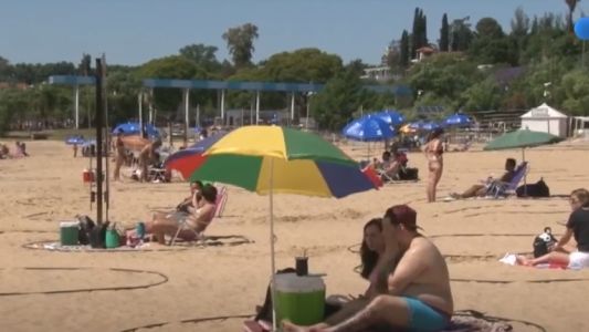 La playa de Rosario, con círculos de distanciamiento