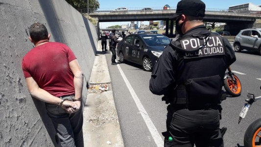 Viajaba en un auto robado: fue detectado por el Anillo Digital en la avenida General Paz