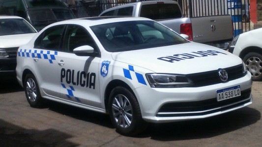 Detuvieron a un hombre acusado de abusar y embarazar a sus hijastras de 10 y 14 años