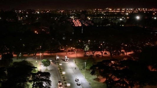 Newell's recordó a Maradona con 4.000 velas iluminando la tribuna