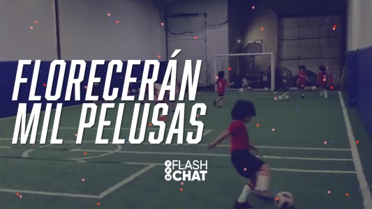 Emotivo homenaje a Maradona de chicos en una escuela de fútbol #FlashChat