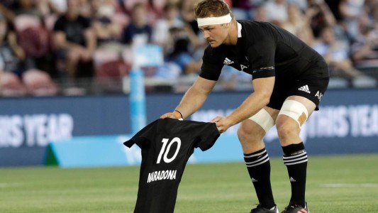 Los All Blacks rindieron tributo a Maradona con el haka ante Los Pumas