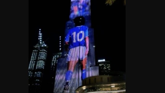 El homenaje a Maradona en el Burj Khalifa, el edificio más grande del mundo en Dubai