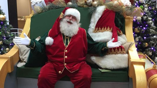 El Gobierno británico no obligará a los Papá Noel a usar barbijo para no arruinar su "magia"