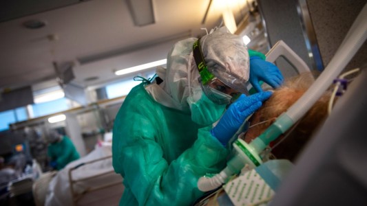 España registró 9.200 muertes en noviembre, el mes con más fallecidos por coronavirus desde abril