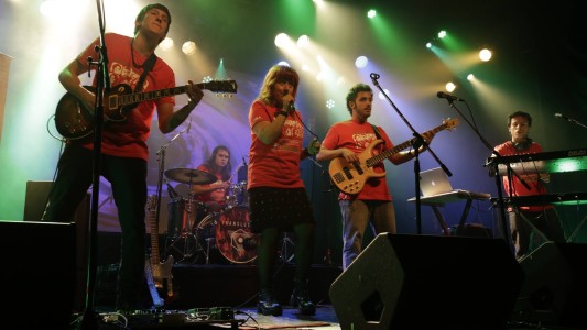 #Ruedatón: Un tráiler móvil con bandas de rock para conmemorar el Día Mundial del VIH y SIDA