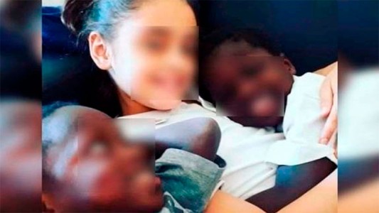 La pareja que abandonó a los mellizos africanos deberán mantenerlos hasta que encuentren otra familia