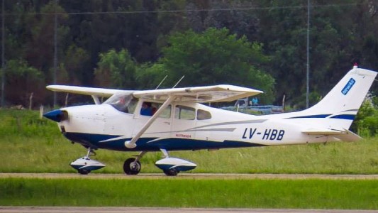 Alquilaron una avioneta para una despedida de solteros y la robaron