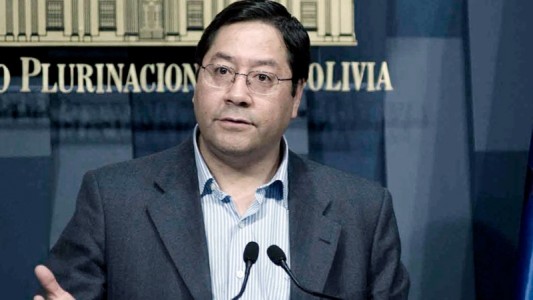 Bolivia: Destituyen a ministro que contrató a exnovia responsable de despidos masivos