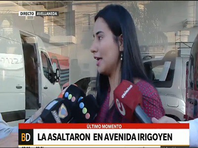 La asaltaron en plena avenida y a pocos metros de las cámaras de televisión