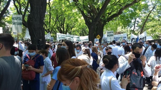 Murió el jefe de obstetricia del hospital Ramos Mejía en una protesta de médicos porteños