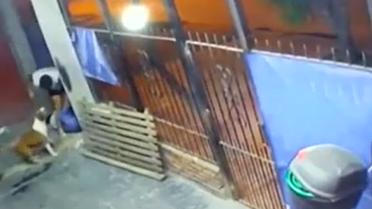 Le entraron a robar y se defendió con una herramienta de plomería