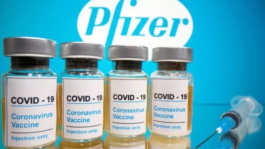 Confirman que la vacuna contra el coronavirus de Pfizer "no presenta riesgos de seguridad"