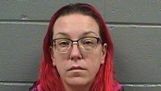 Tras 17 años, detuvieron a una mujer por matar a sus gemelos recién nacidos y tirarlos a la basura